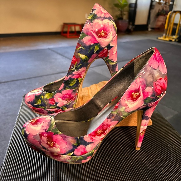 Floral Pink High Heels - Picture 3 of 6